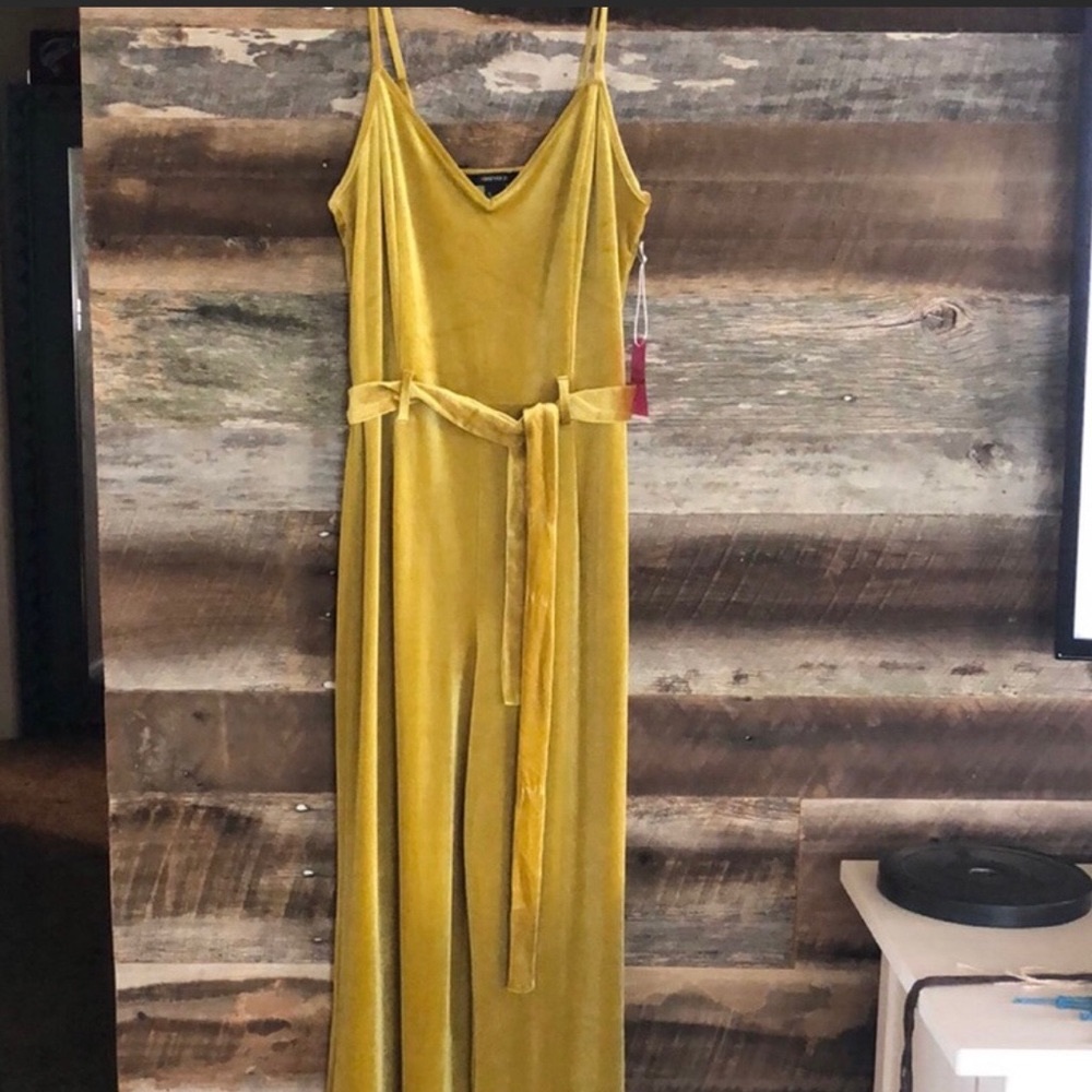 Velvet romper in gold / yellow